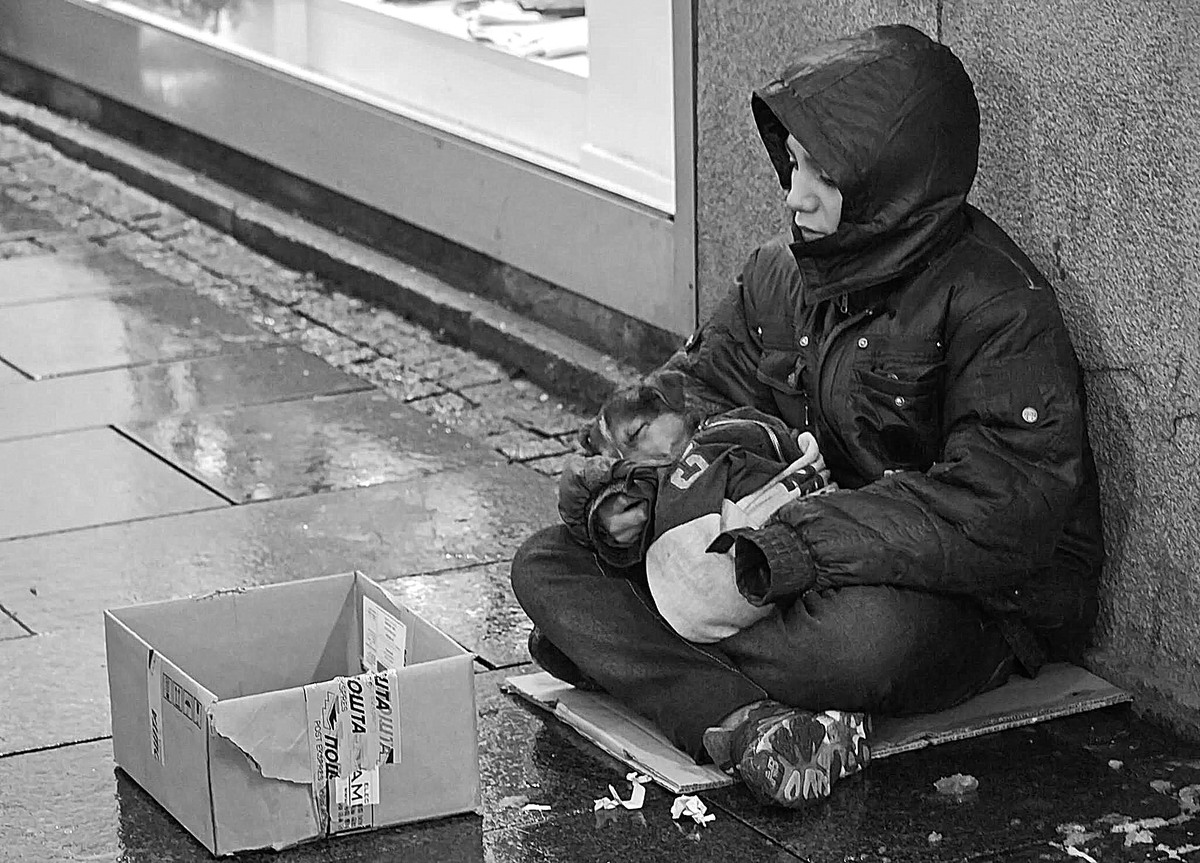 Photo Little beggar with a dog / Dragan Nikolić / iam.photo